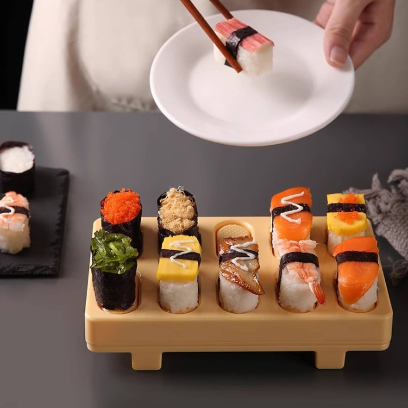 Meal Prep Onigiri - Moule à sushi rectangulaire avec cuillère,